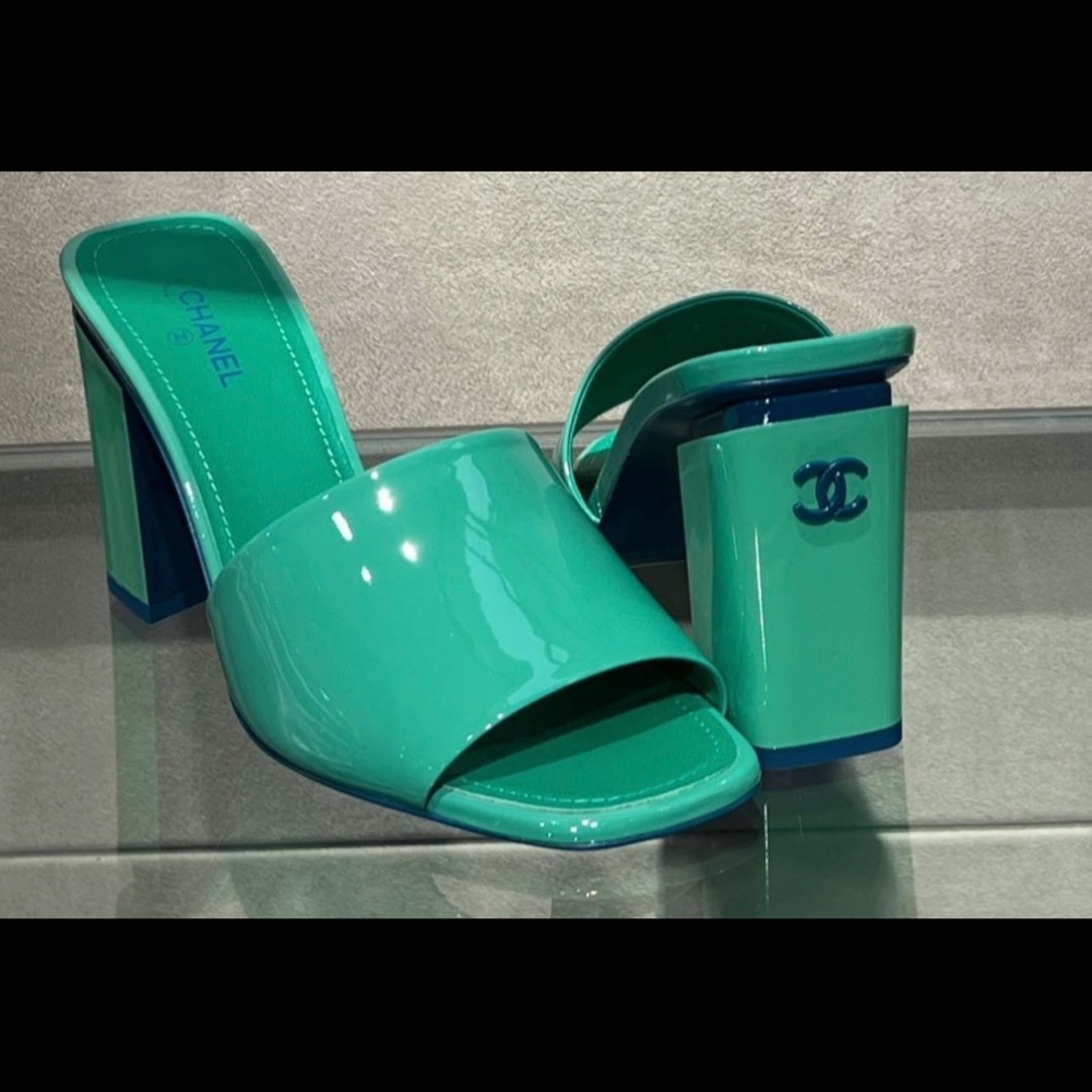 Chanel slides